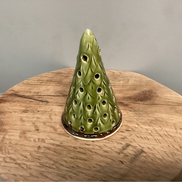 🟢 Stunning Handmade / Hand Painted & Kiln Fired Ceramic Crafted Christmas Tree - Picture 5 of 10